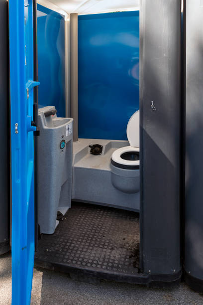 Best Portable bathroom rental  in Hollandale, MS